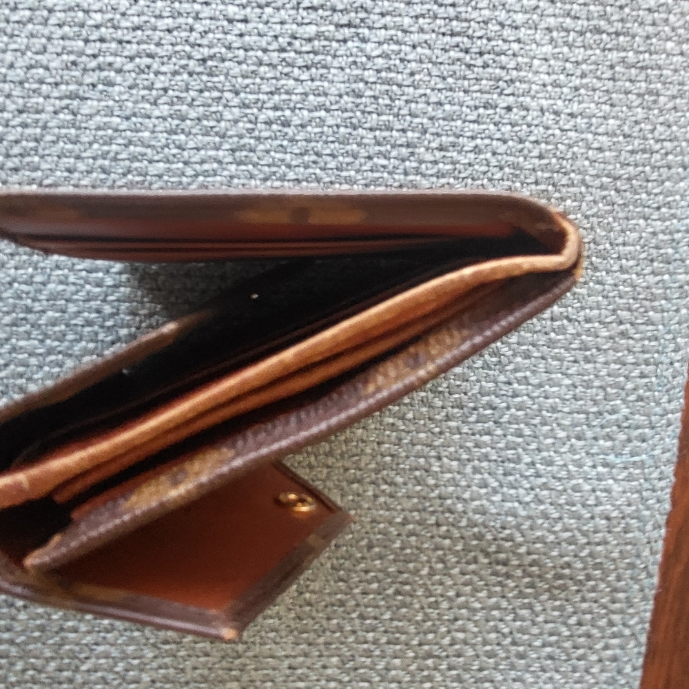 Vintage Louis Vuitton Monogram Elise Bi Fold Wallet - Picture 5 of 13